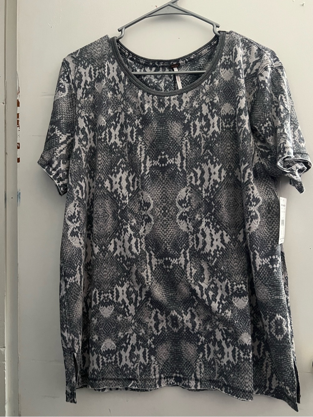 Free People Short Sleeve Snake Print Tee - Gray